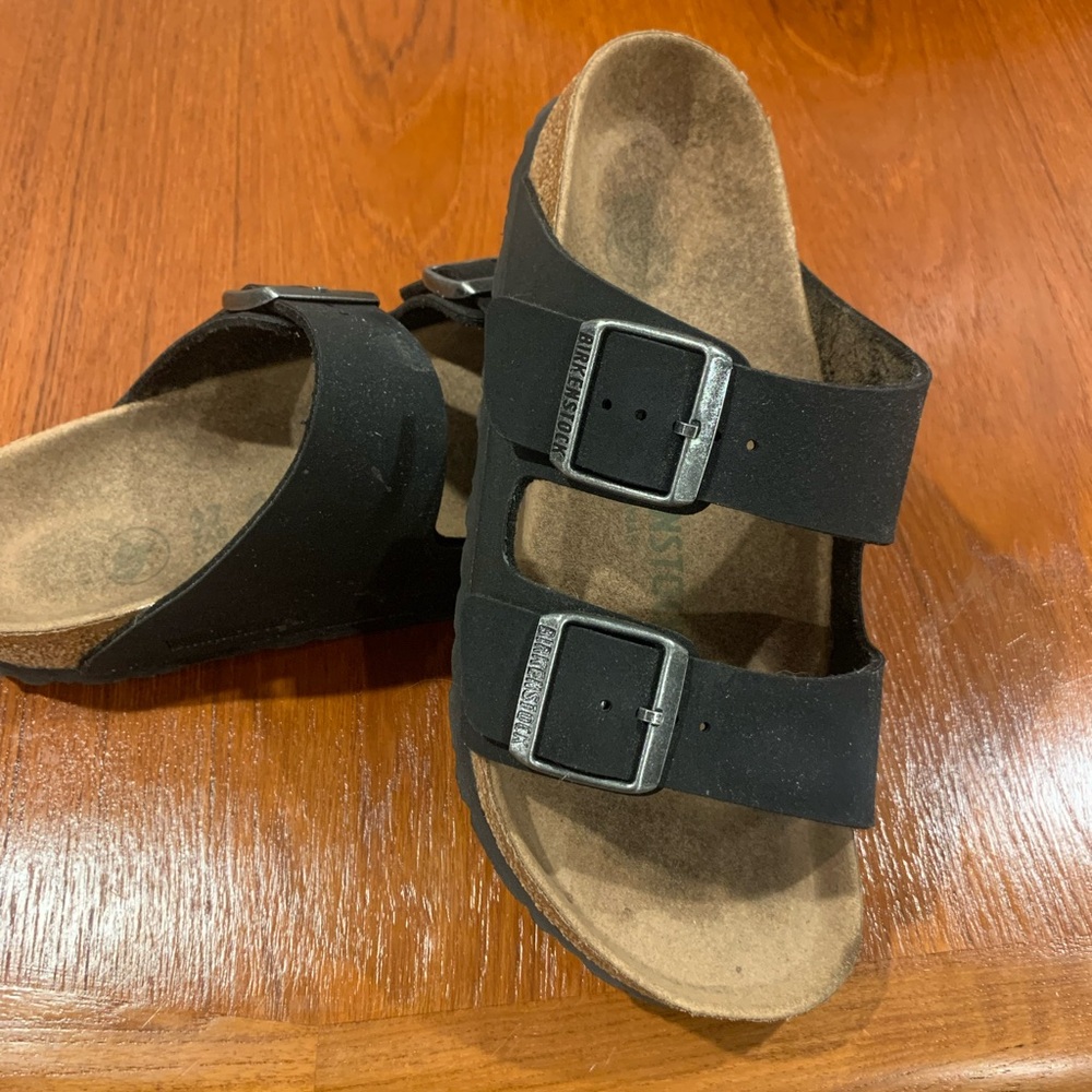 Arizona Vegan 
Black
Size : EU 37 / US 6-6.5/6-6.5
Width : Regular/Wide